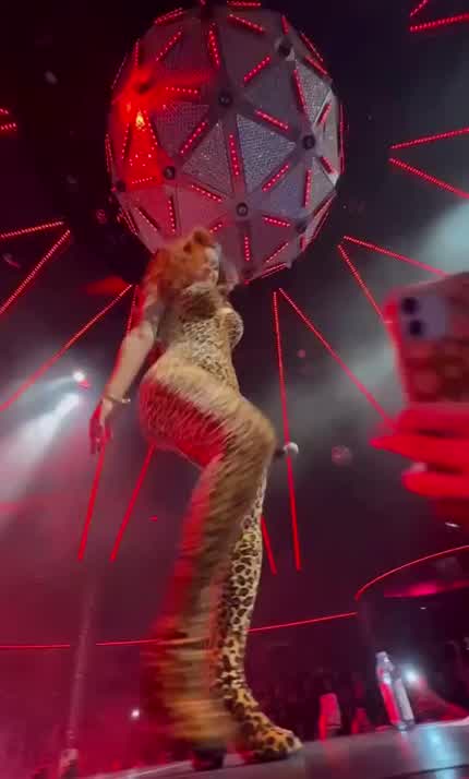 Cardi b last nite n Las Vegas