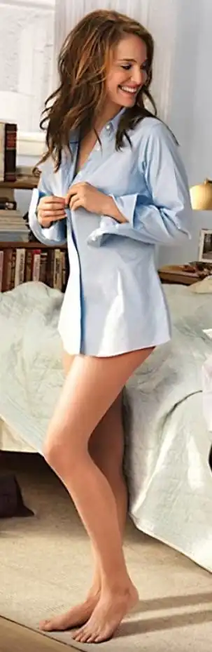 Pov : You enter in mommy Natalie Portman's bedroom