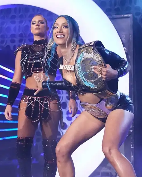 Mercedes Moné & Kamille