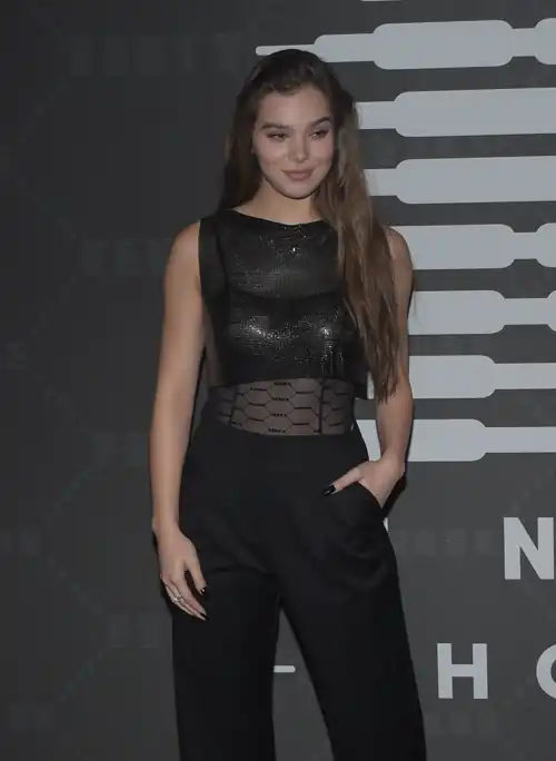 Hailee Steinfeld