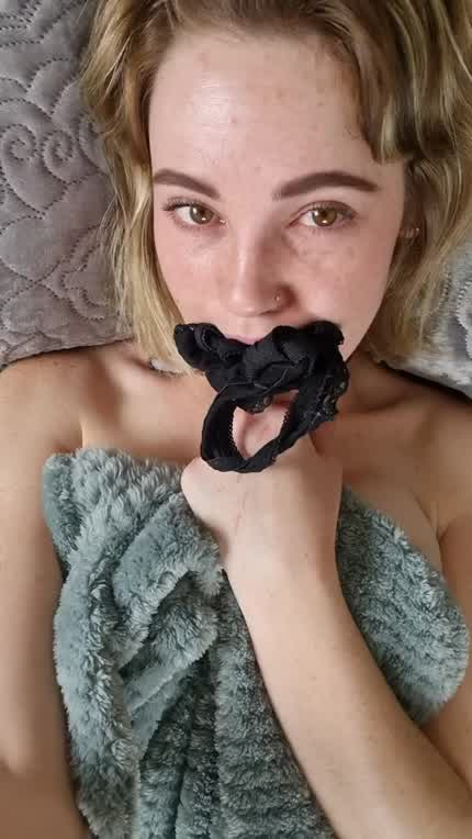 Amateur pussy spreading