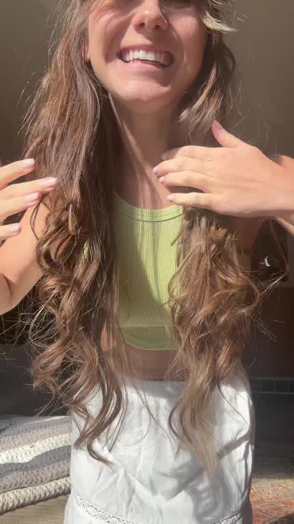 Petite lil thang who never wears panties 😂