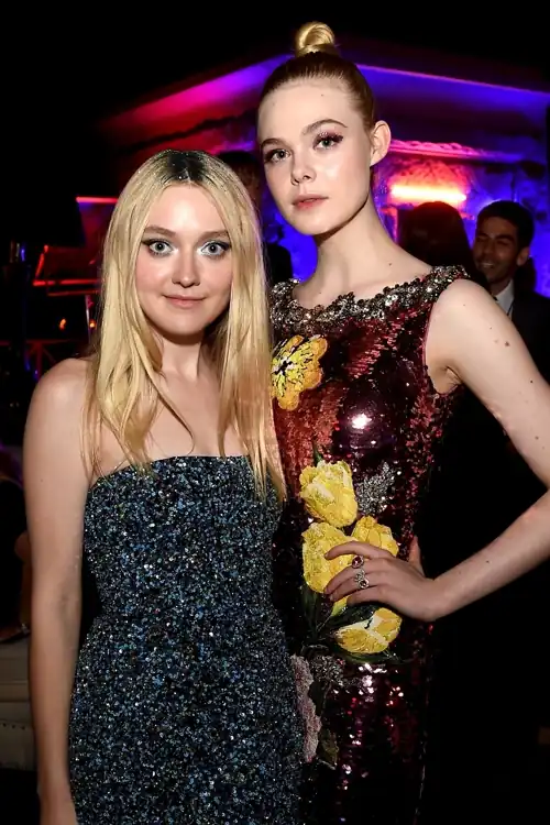 Elle and Dakota are the cutest sisters