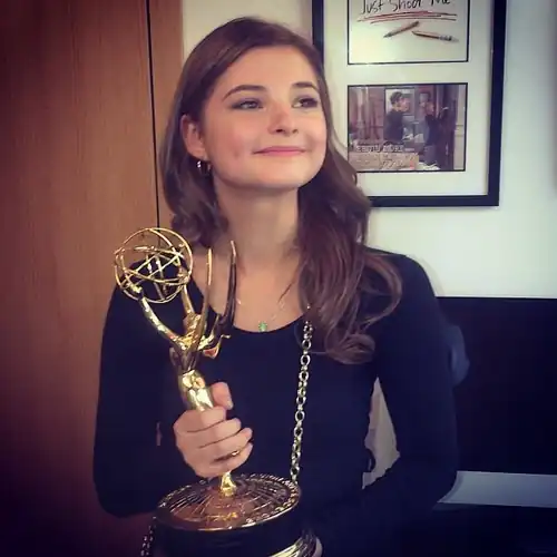 Congrats for Zendaya's emmy.. Here's Stef with hers ♥
