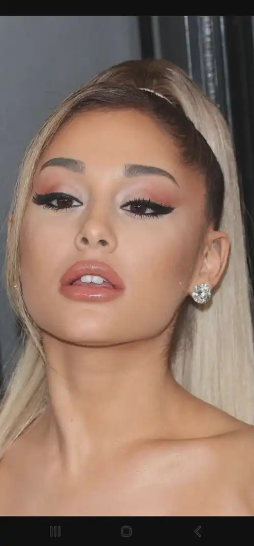 Would you let Ari spit in your mouth 🤤  