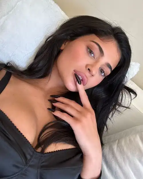 Dm me no limits