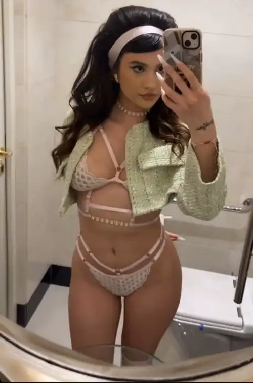 Erika Isac 😍🍑