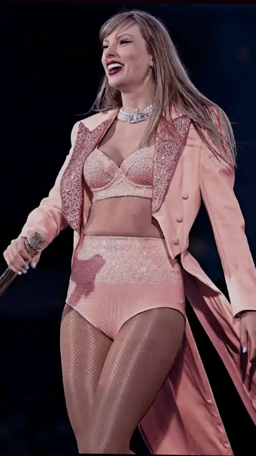 Tell us why you are a Taylor Swift fan ? ❤