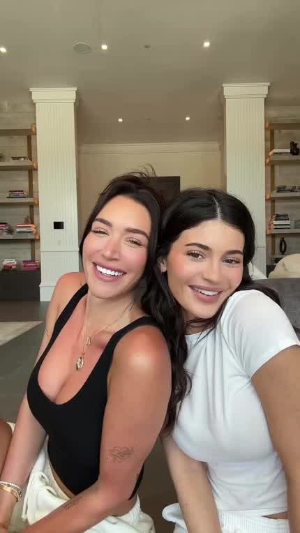 Stassie and Kylie having some fun - TikTok