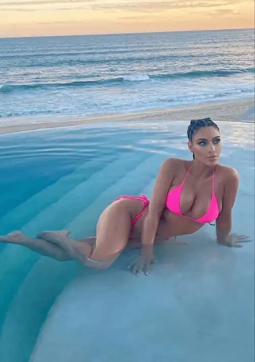 Need a bud to get so gay for Kim on mic and moan until our balls are drained. Discord: addi05394
