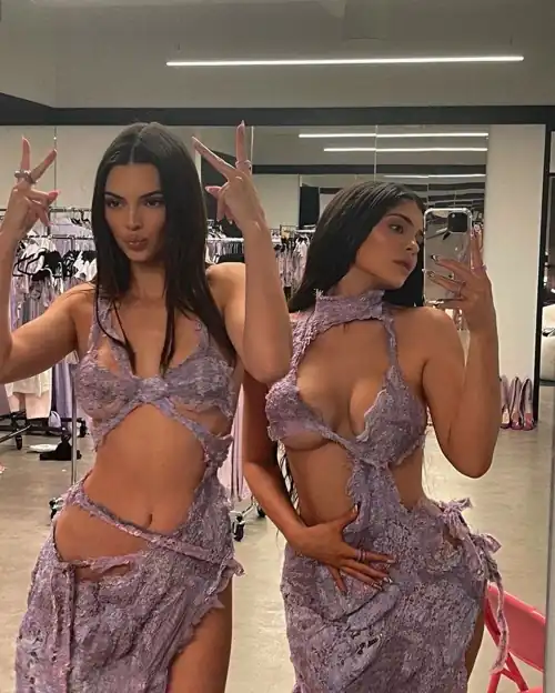 Kylie & Kendall Jenner 