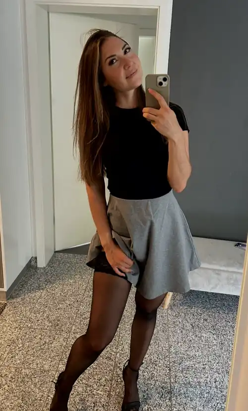 Am I hot for being a natural mom of two? F35