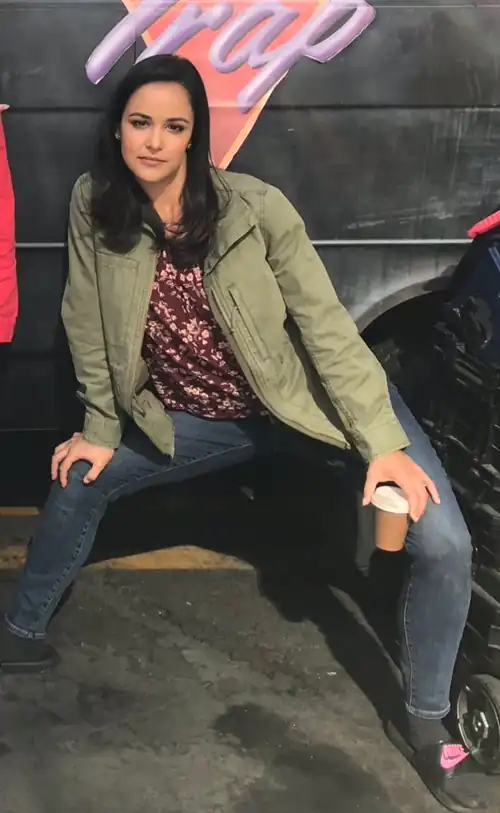 Posing via Chelsea Peretti's Twitter, January 2019