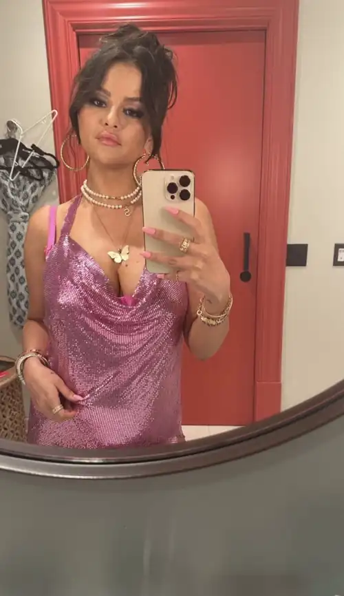 Selena selfie | IG story August 2023