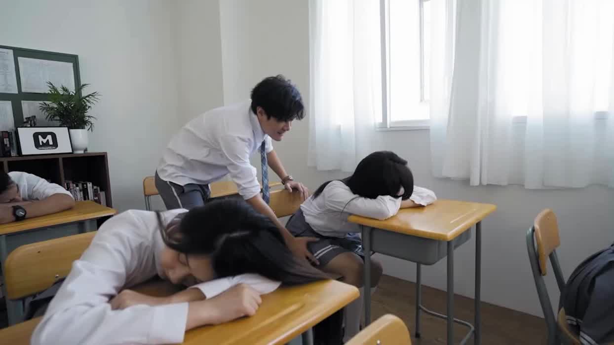 sneaking around in class (MD-0189)