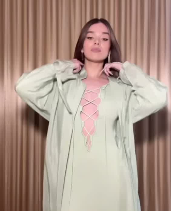 Hailee looking stunning for Spider-Verse press tour [May 2023]