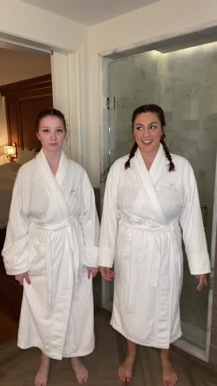 What's better than one pair of titties dropping? 🤔