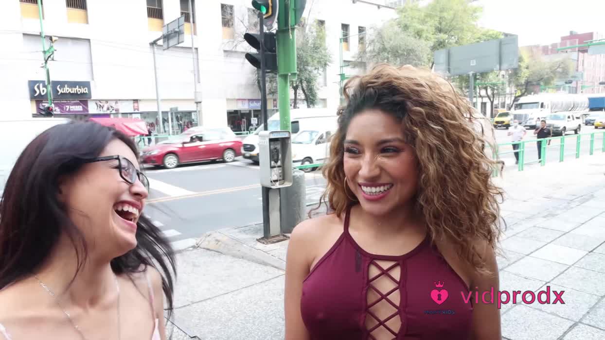 Cumwalk with Cumkiss! - Samantha Garmendia and Fer Lima
