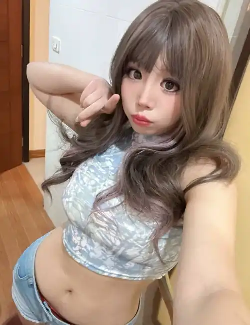 Be honest would a older man fuck a asian 19yo girl like me?