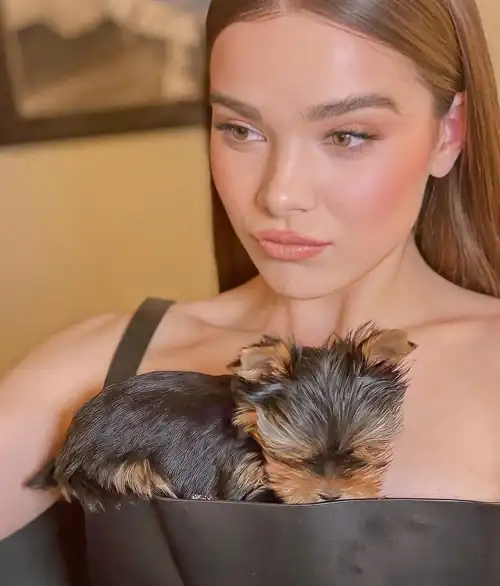 so cute Hailee _