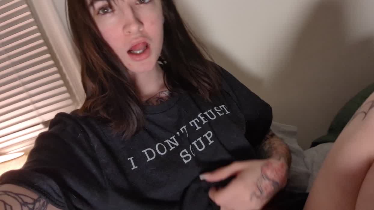 I only send nudes to people who love tatted girls