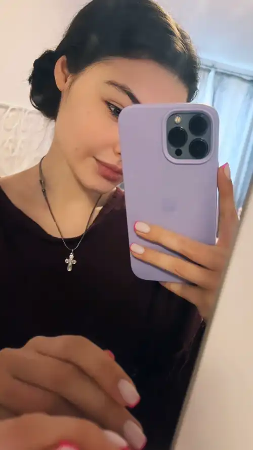 27 April 2022 Instagram Story selfie