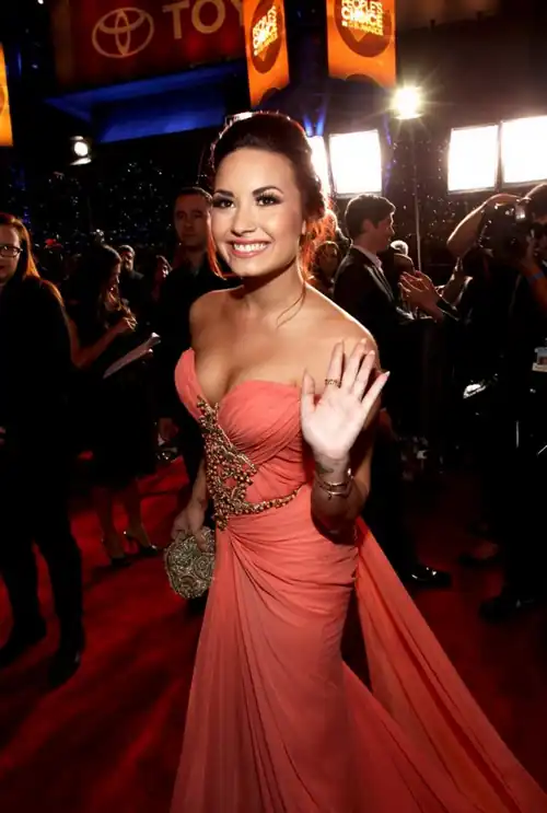 Demi at the People's Choice Awards (2012)