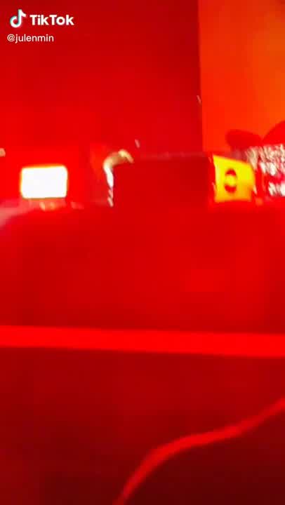 Zara showing her ass to the crowd