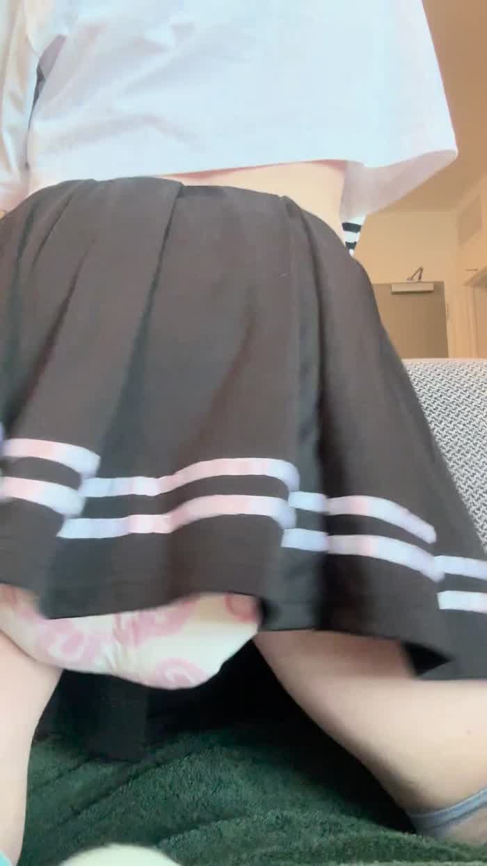 🔊 On : Femboy makes pushies in pamp 