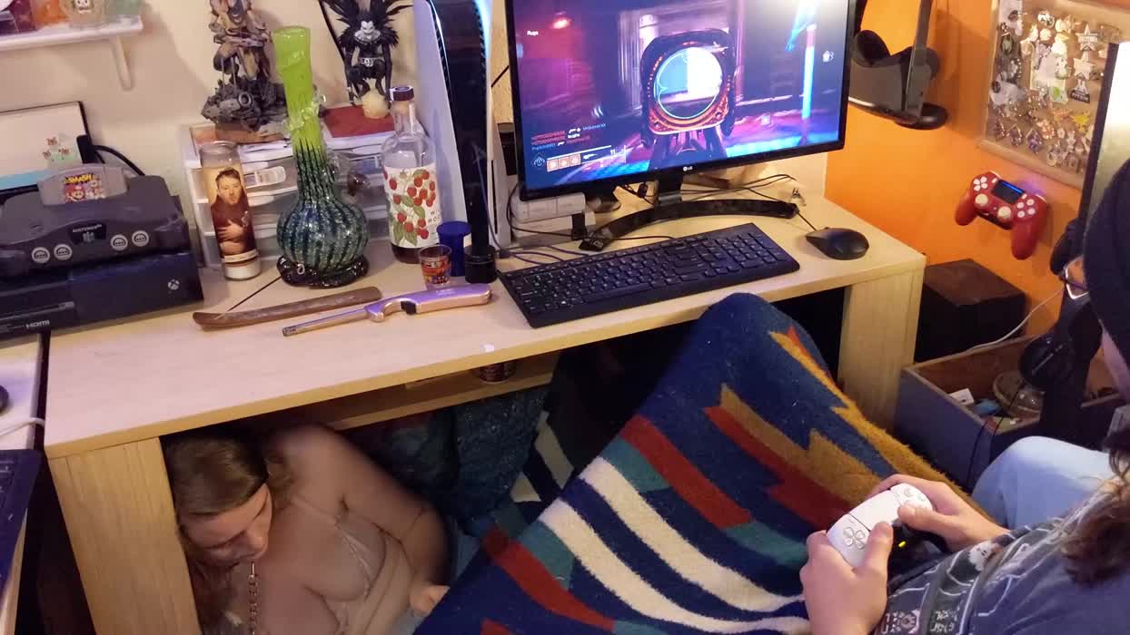 Under the desk support during a PvP match