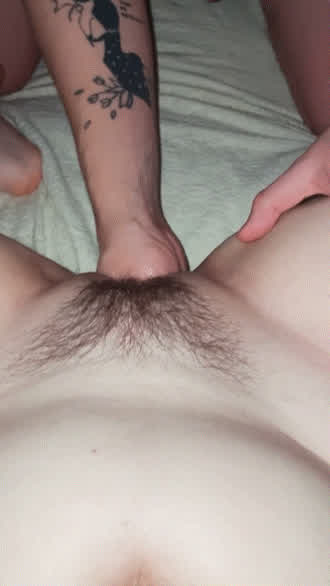Stretching my wet hairy pussy with his hand feels so good 😍
