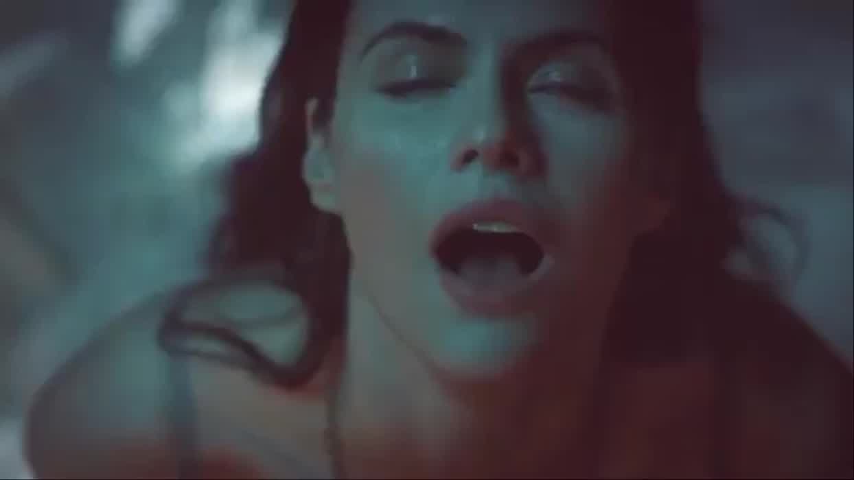 Alexandra in “Mayfair Witches” Season 1 Episode 4 [2023]