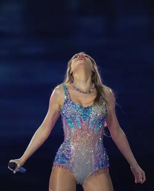 I don’t think Taylor’s vagina is completely bald. I think she keeps at least a landing strip down there.