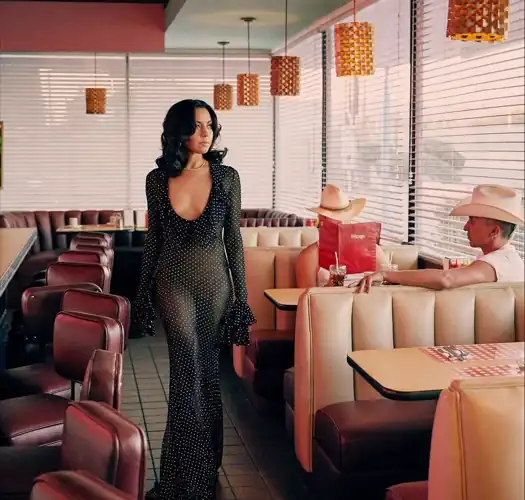 HD Cosmopolitan Diner Shot (Mother of God she is hot)