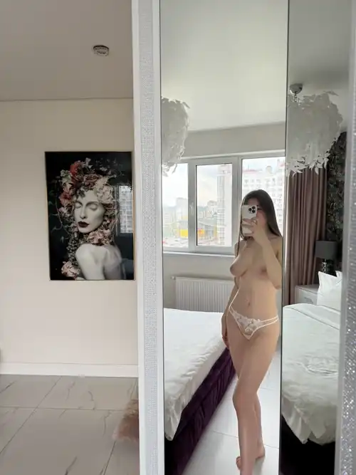 My favorite thing to do is to take hot photos for you