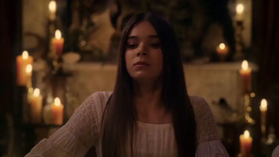 Hailee Steinfeld screencap from Dickinson