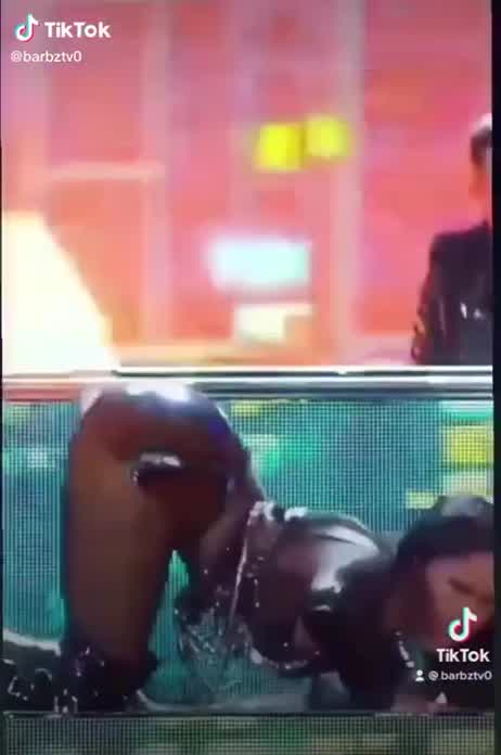 her arch game is crazy af