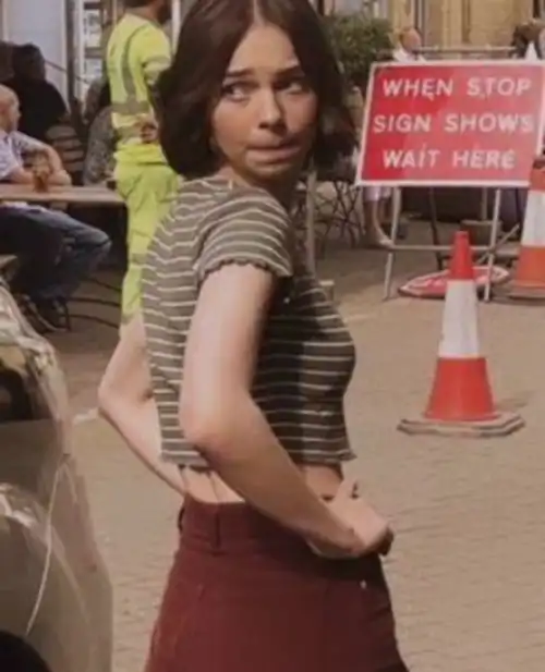 How can Emma be so innocent looking and cute at the same time? 🤤🤤🥵