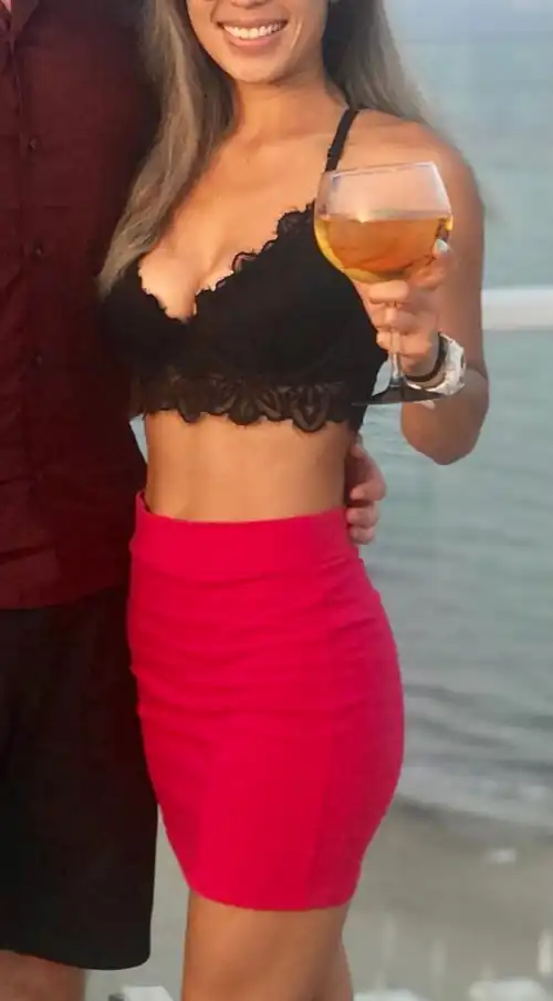 I would love to be a cuckcake to a beautiful couple