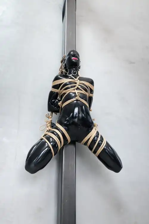 Strict rope bondage with Vespa