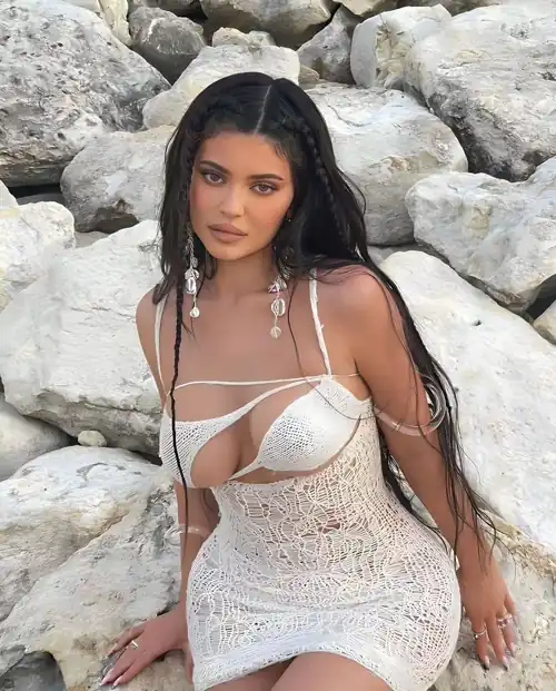 Kylie Jenner stunning by the rocks!