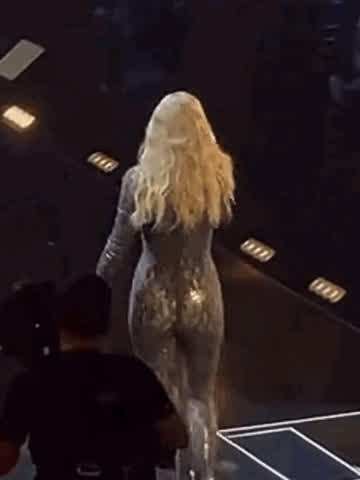 Taylor’s fat juicy ass