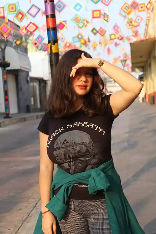 Cute face + Goth +big Jugs 