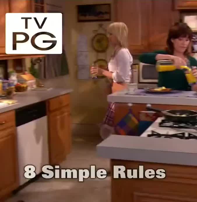Kaley Cuoco in 8sr season 2