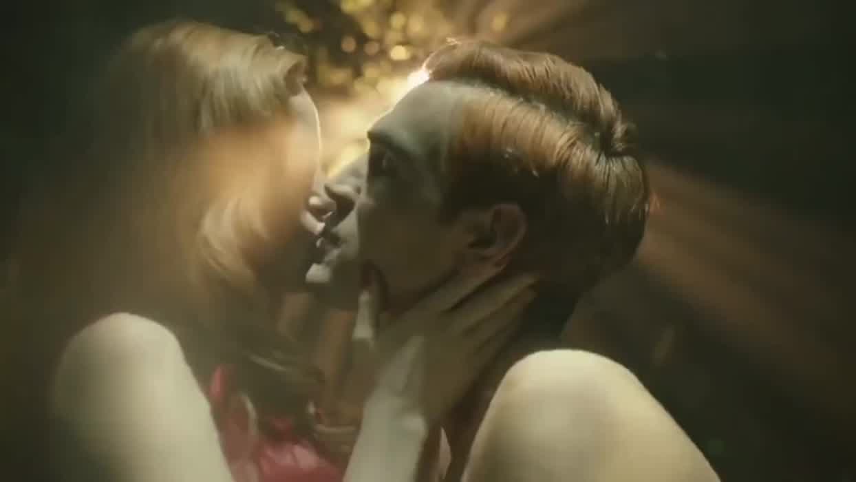 Cheryl kissing Archie 