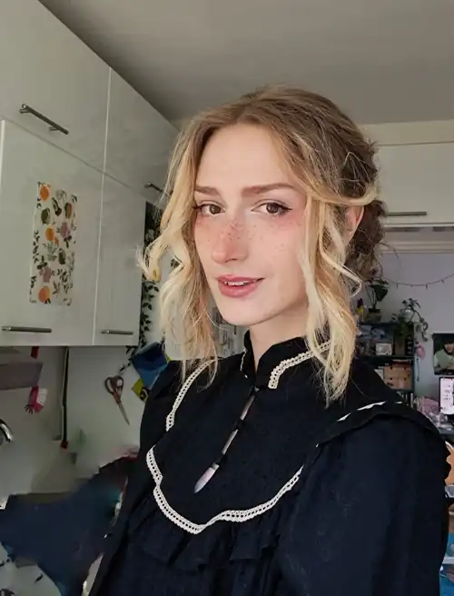 Tradwife trans girl😌🥧