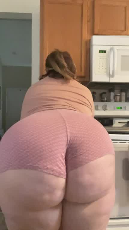 I like to practice shaking my ass while I wait for my coffee to brew 🙃