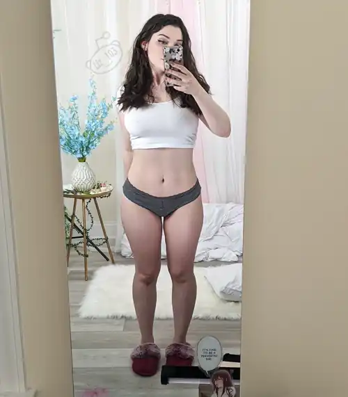 [f] I love how these panties look on my hips :)