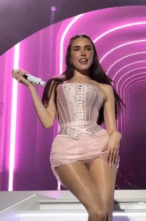 Can anyone rp as Madison i wanna cum all over her!