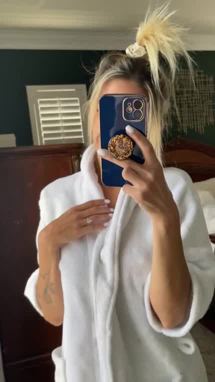 Proof that moms are still hot. 🔥